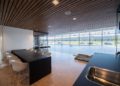 Volvo Oosterhout: Wachtruimte voor klanten met nieuwe vloeren en plafonds